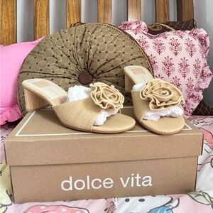 NIB Dolce Vita Darly Natural Raffia Flower Heels Women’s 7.5